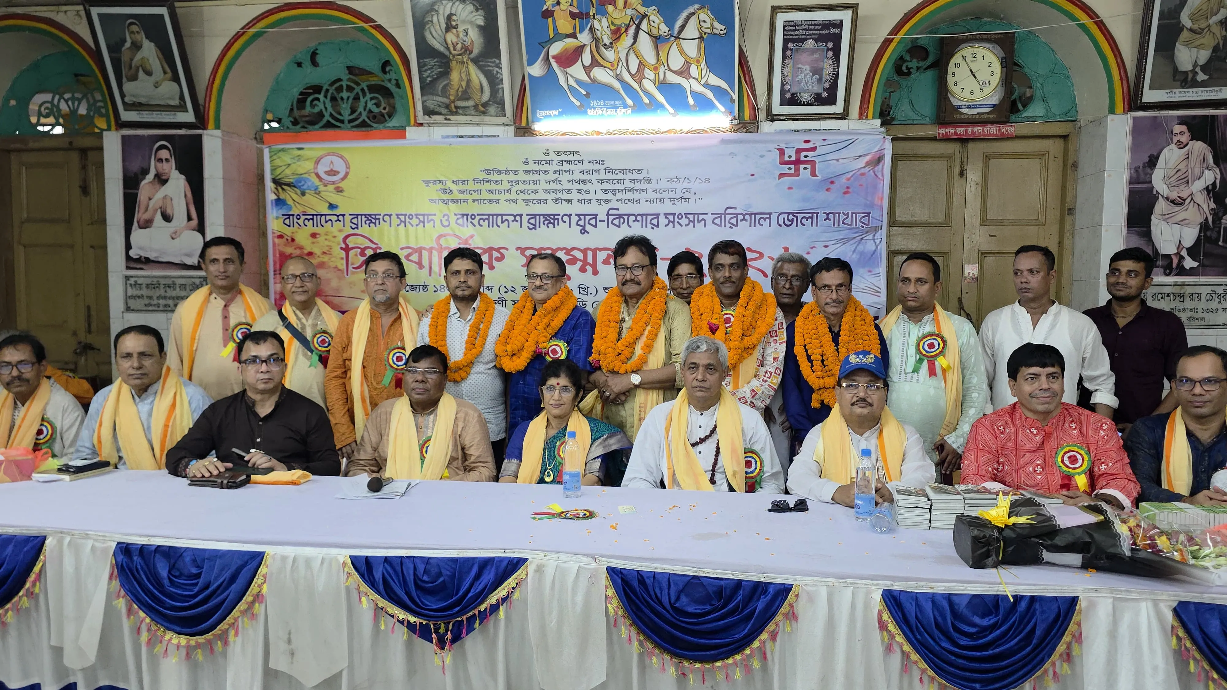 লক্ষ টাকার পুজো, পুরোহিতের প্রাপ্য কত? ‘লোভী’ বলার আগে হিসাবটা দেখুন